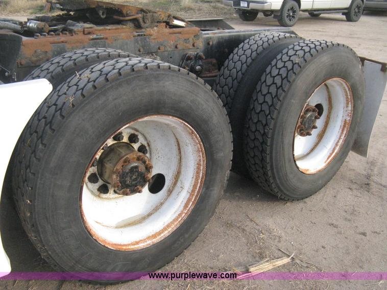 image for item B8407 1996 Kenworth T600B semi truck