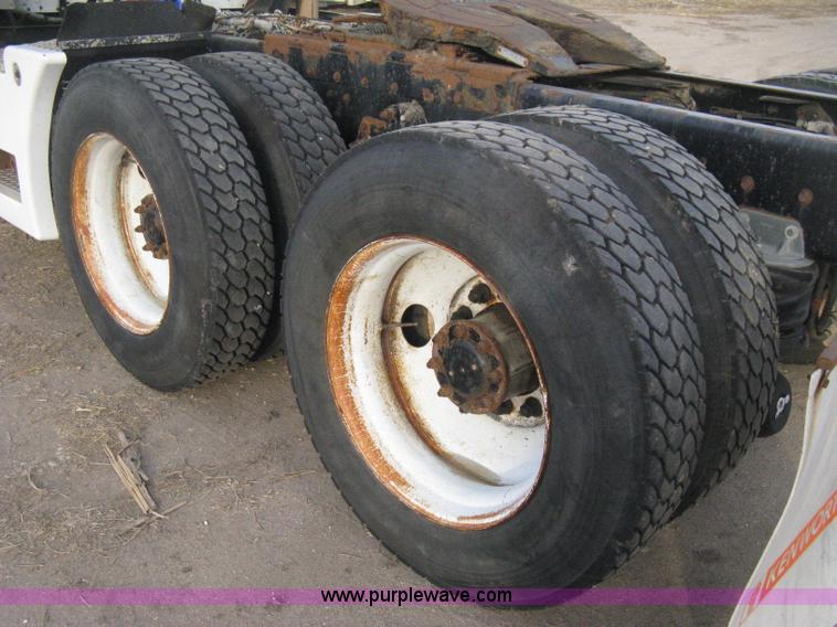 image for item B8407 1996 Kenworth T600B semi truck