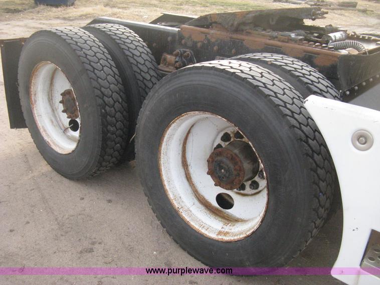 image for item B8407 1996 Kenworth T600B semi truck