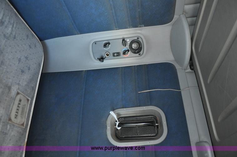 image for item C3319 2002 Freightliner Columbia CL120 semi truck