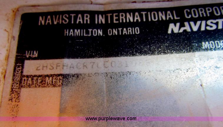 image for item E8300 1990 International 940 semi truck