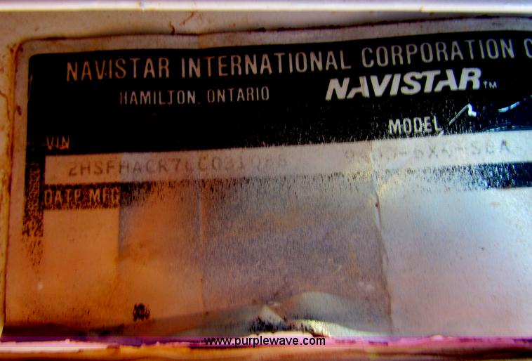 image for item E8300 1990 International 940 semi truck