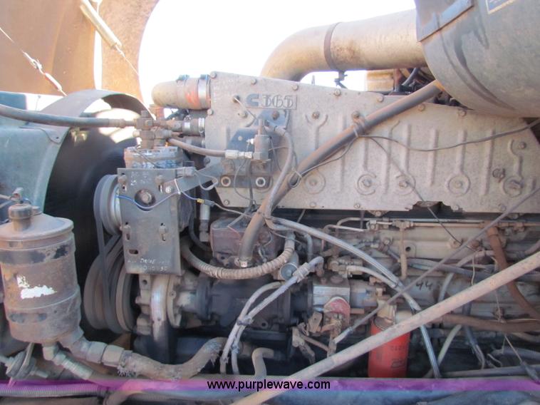 image for item E8300 1990 International 940 semi truck