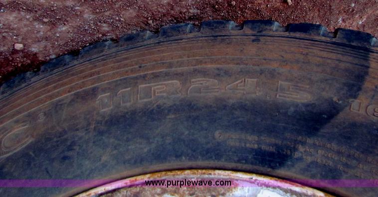 image for item E8300 1990 International 940 semi truck