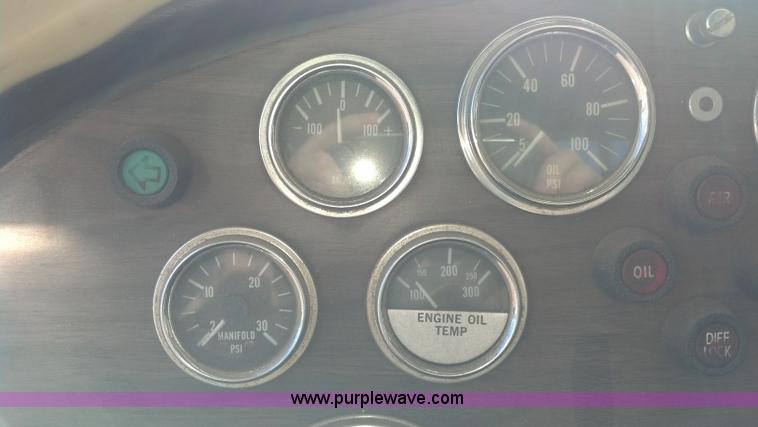 image for item E8352 1981 Peterbilt semi truck