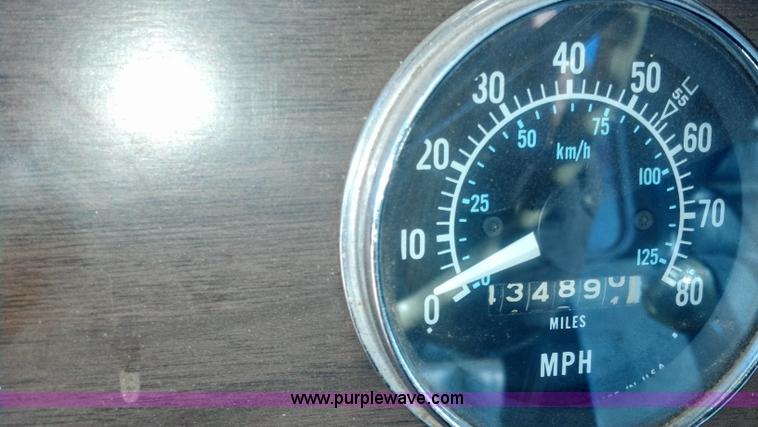 image for item E8352 1981 Peterbilt semi truck