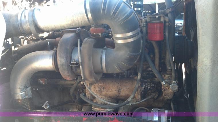 image for item E8352 1981 Peterbilt semi truck