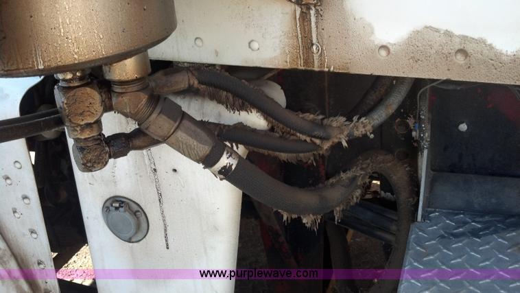 image for item E8352 1981 Peterbilt semi truck