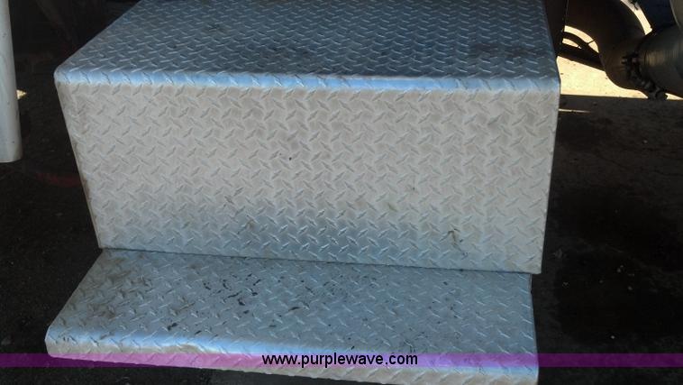 image for item E8352 1981 Peterbilt semi truck