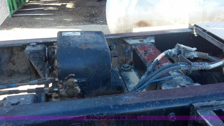 image for item E8352 1981 Peterbilt semi truck