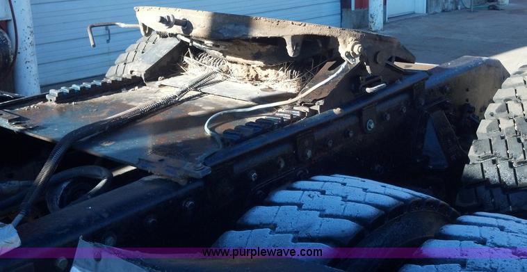 image for item E8352 1981 Peterbilt semi truck