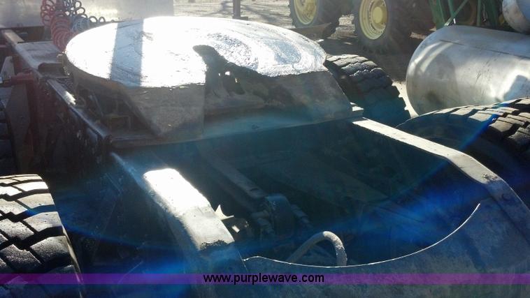 image for item E8352 1981 Peterbilt semi truck