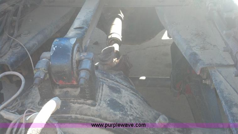 image for item E8352 1981 Peterbilt semi truck