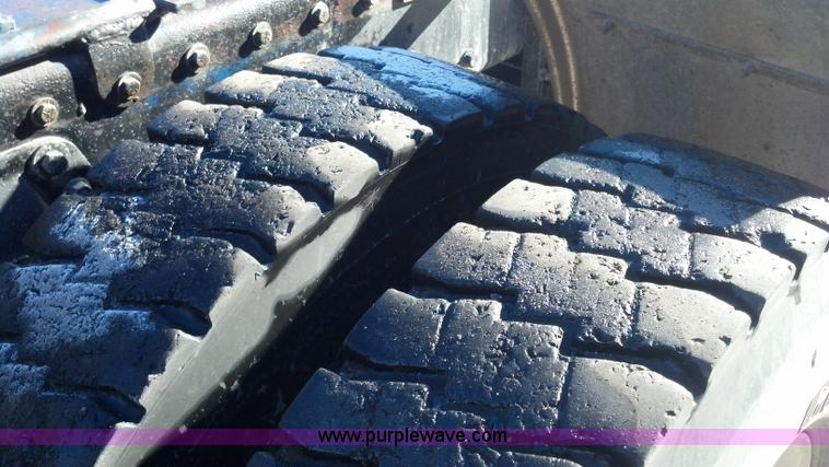 image for item E8352 1981 Peterbilt semi truck