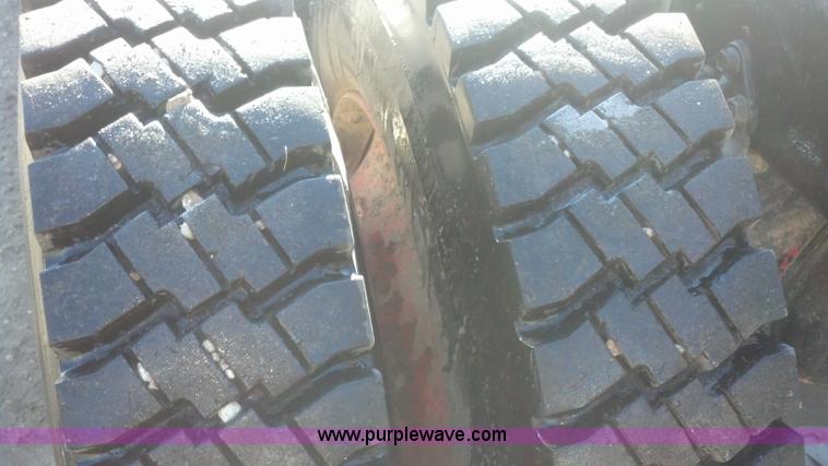 image for item E8352 1981 Peterbilt semi truck