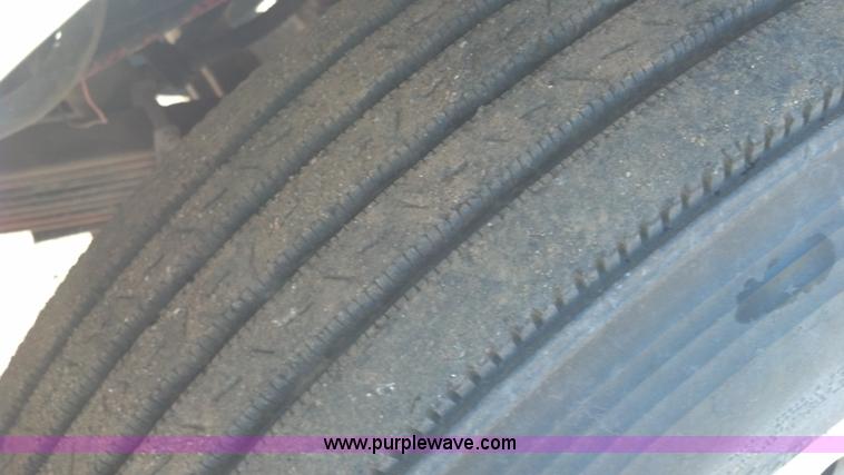 image for item E8352 1981 Peterbilt semi truck