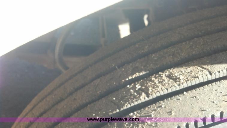 image for item E8352 1981 Peterbilt semi truck