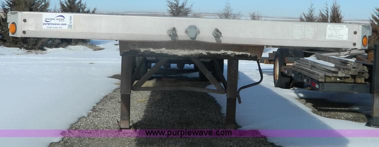 image for item G7685 1993 Reitnouer 48' aluminum trailer