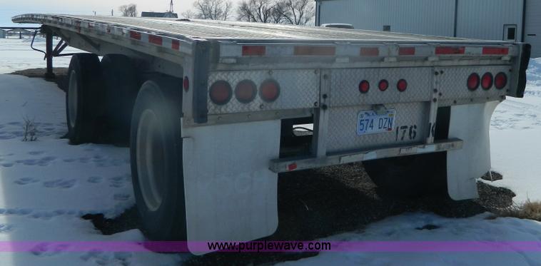 image for item G7685 1993 Reitnouer 48' aluminum trailer