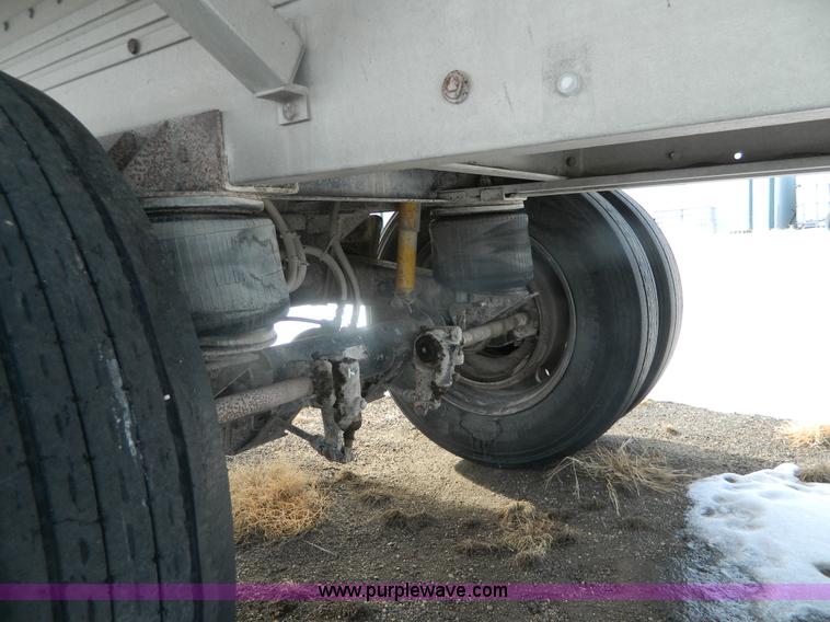 image for item G7685 1993 Reitnouer 48' aluminum trailer