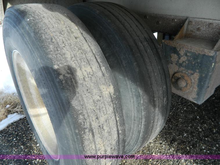 image for item G7685 1993 Reitnouer 48' aluminum trailer