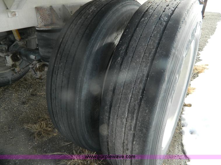 image for item G7685 1993 Reitnouer 48' aluminum trailer