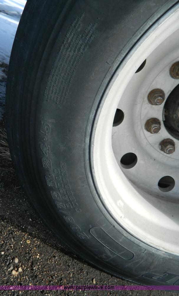 image for item G7685 1993 Reitnouer 48' aluminum trailer