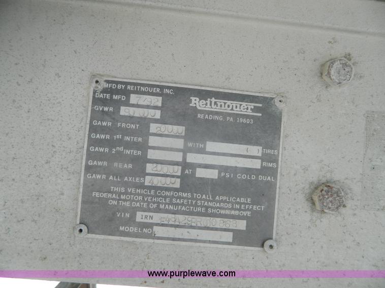image for item G7685 1993 Reitnouer 48' aluminum trailer