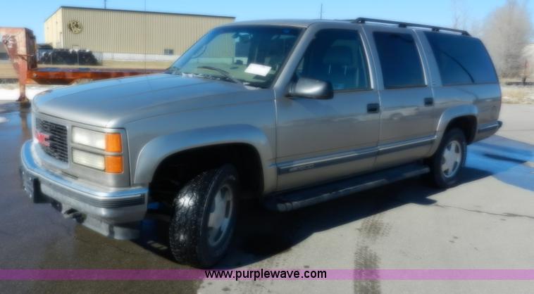 image for item A3904 1999 GMC Suburban 1500 SLT SUV