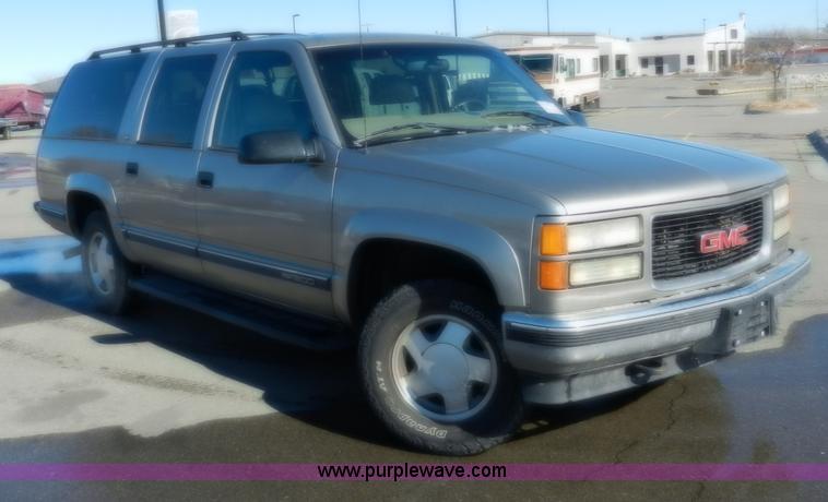 image for item A3904 1999 GMC Suburban 1500 SLT SUV