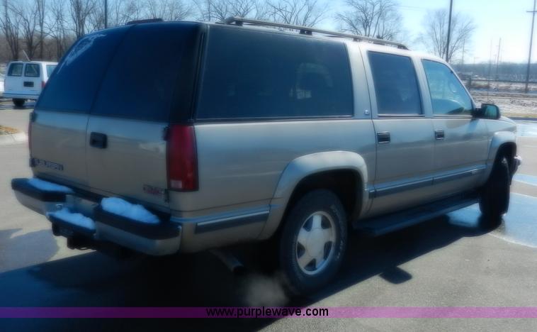 image for item A3904 1999 GMC Suburban 1500 SLT SUV