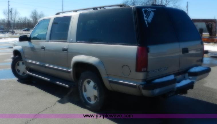 image for item A3904 1999 GMC Suburban 1500 SLT SUV