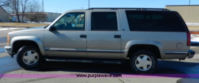 image for item A3904 1999 GMC Suburban 1500 SLT SUV