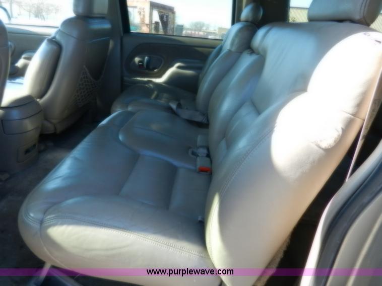 image for item A3904 1999 GMC Suburban 1500 SLT SUV