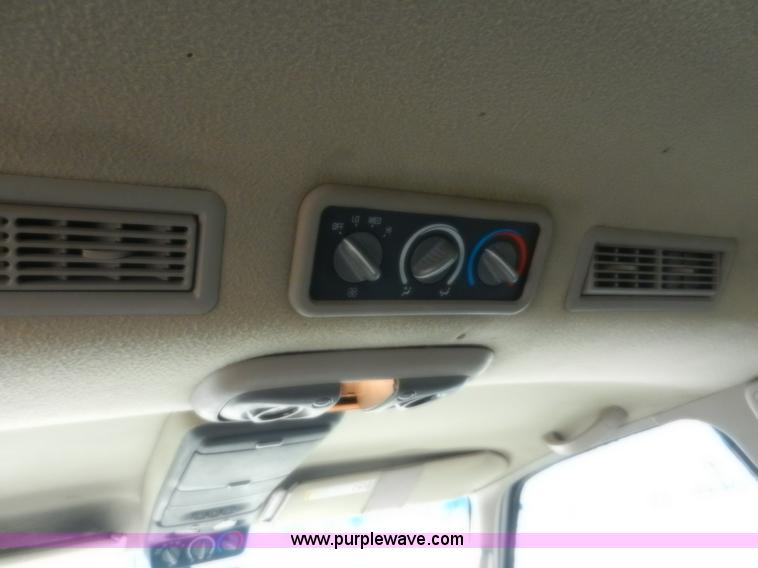 image for item A3904 1999 GMC Suburban 1500 SLT SUV