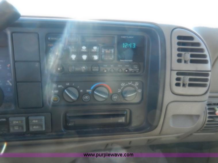 image for item A3904 1999 GMC Suburban 1500 SLT SUV