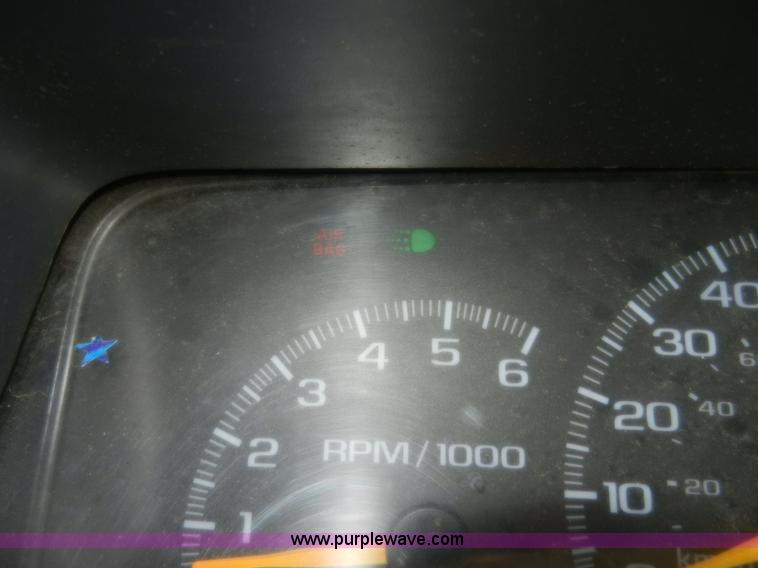 image for item A3904 1999 GMC Suburban 1500 SLT SUV