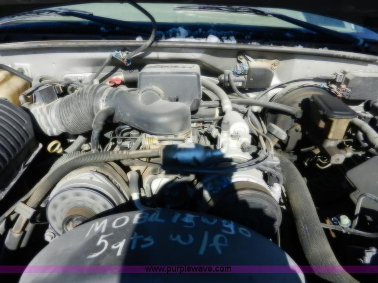 image for item A3904 1999 GMC Suburban 1500 SLT SUV