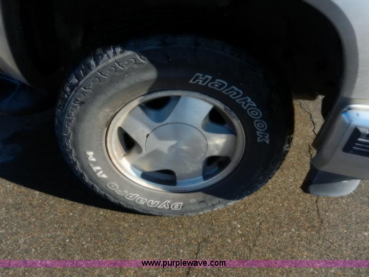 image for item A3904 1999 GMC Suburban 1500 SLT SUV