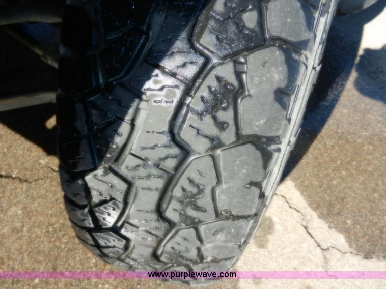 image for item A3904 1999 GMC Suburban 1500 SLT SUV