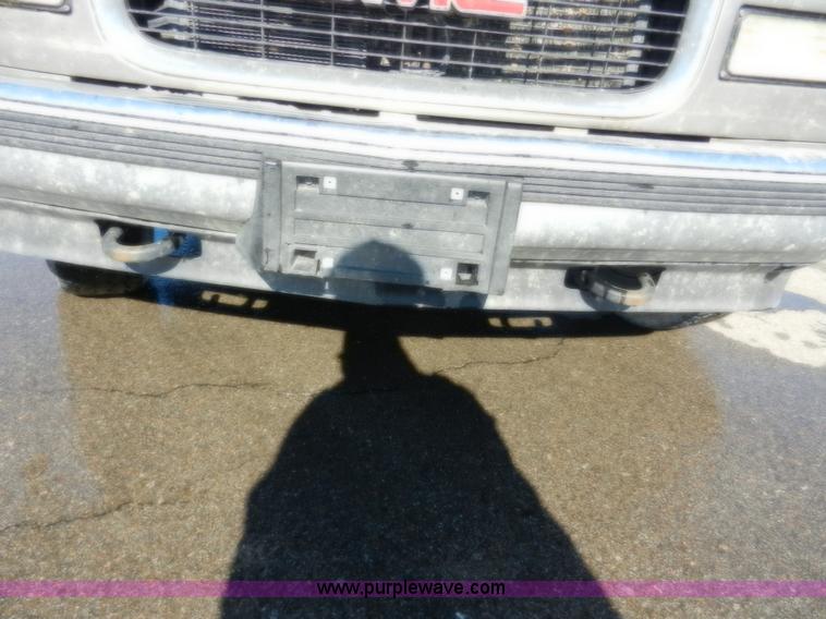 image for item A3904 1999 GMC Suburban 1500 SLT SUV
