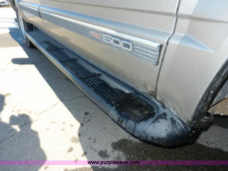 image for item A3904 1999 GMC Suburban 1500 SLT SUV