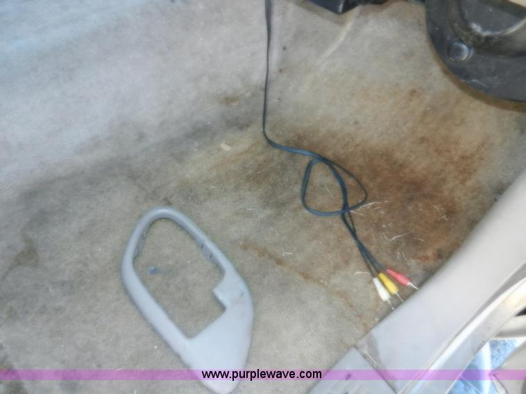 image for item A3904 1999 GMC Suburban 1500 SLT SUV