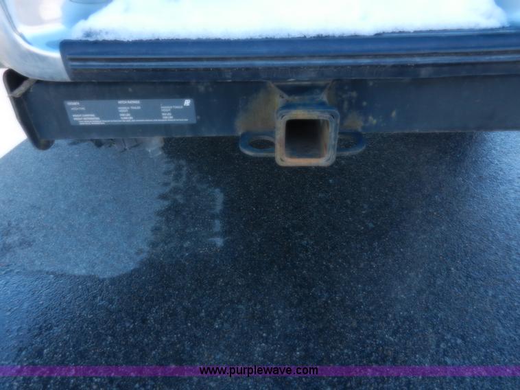 image for item A3904 1999 GMC Suburban 1500 SLT SUV