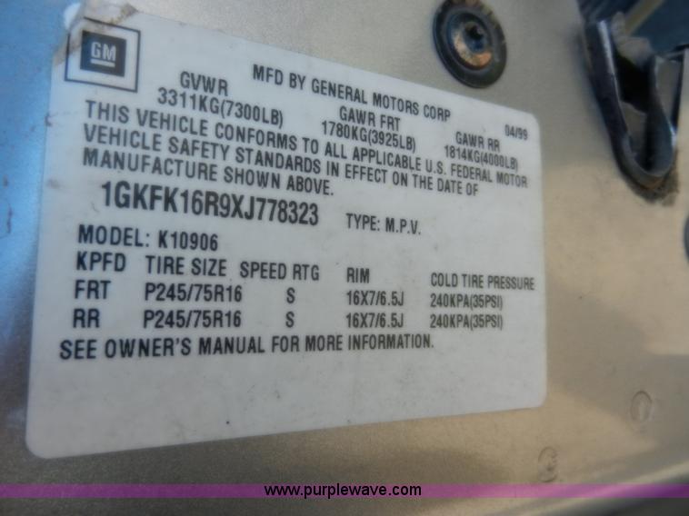 image for item A3904 1999 GMC Suburban 1500 SLT SUV