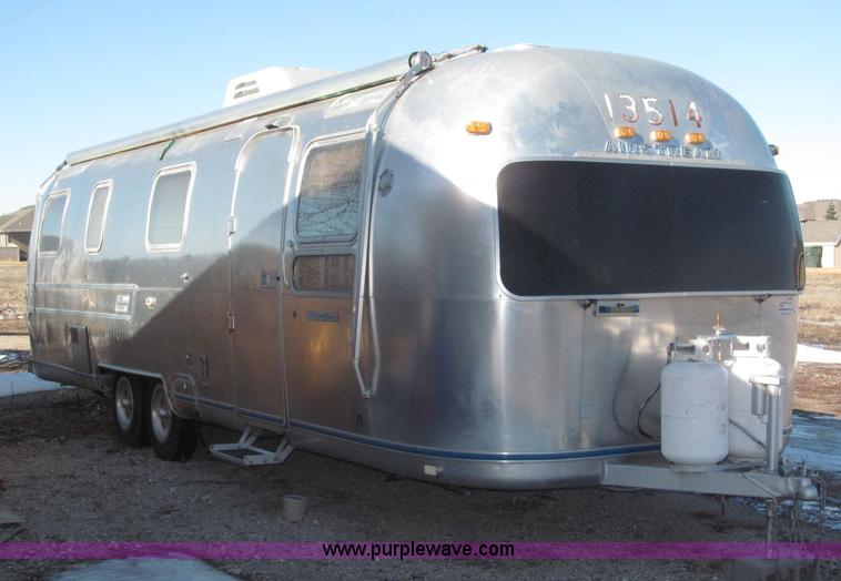 image for item B5337 1976 Airstream S0V31 31' travel trailer
