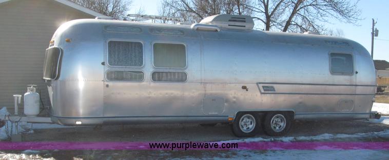image for item B5337 1976 Airstream S0V31 31' travel trailer