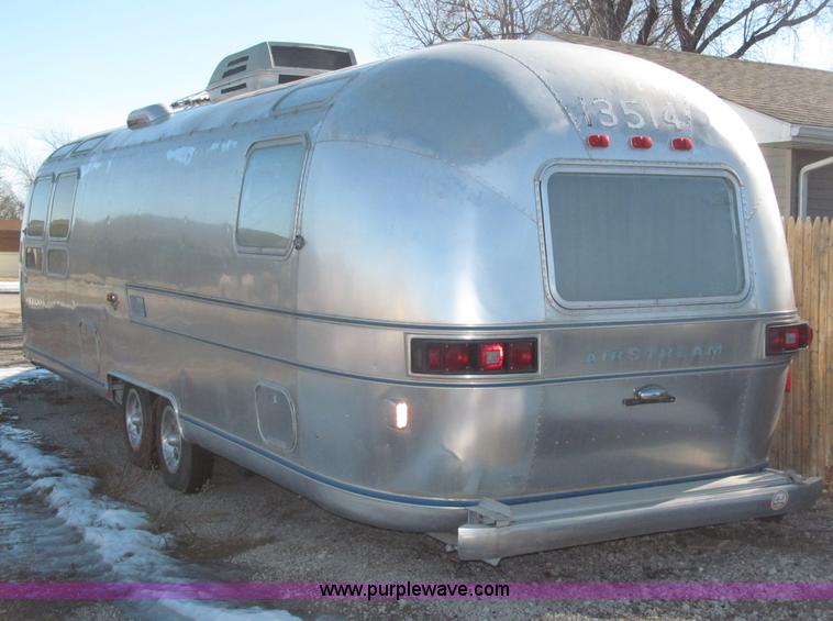 image for item B5337 1976 Airstream S0V31 31' travel trailer