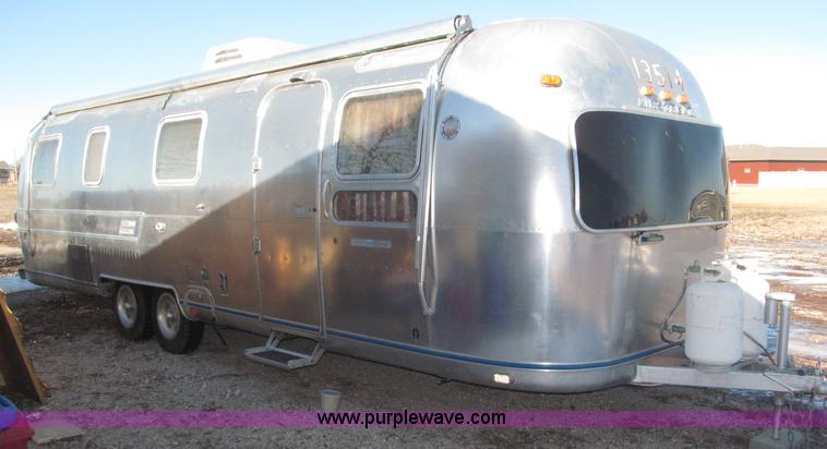 image for item B5337 1976 Airstream S0V31 31' travel trailer