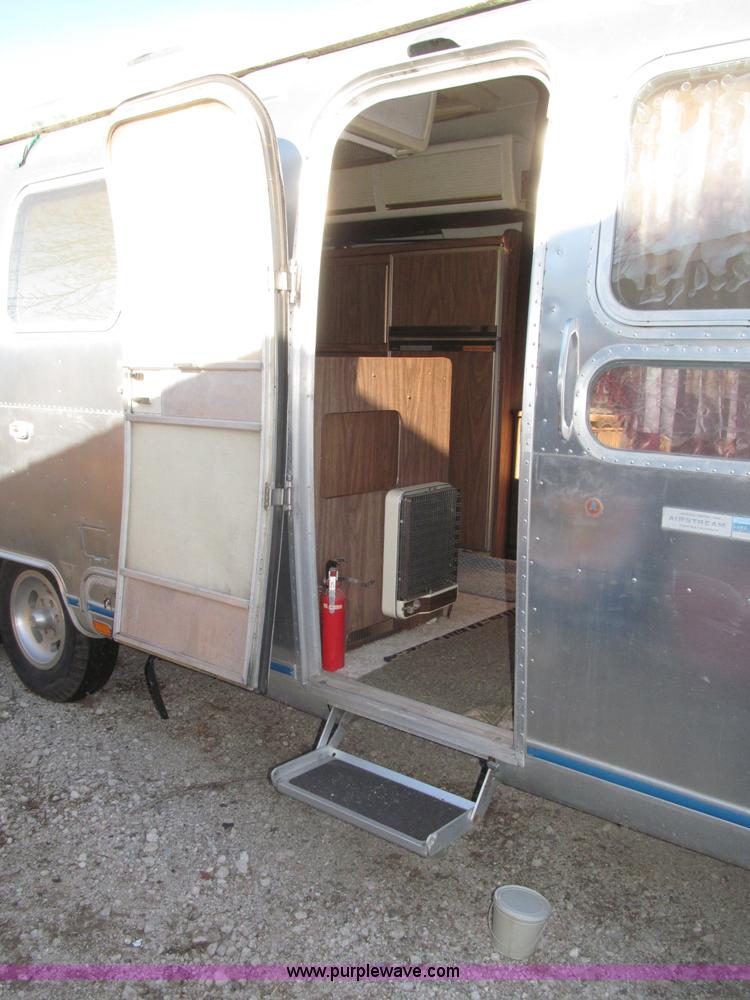 image for item B5337 1976 Airstream S0V31 31' travel trailer
